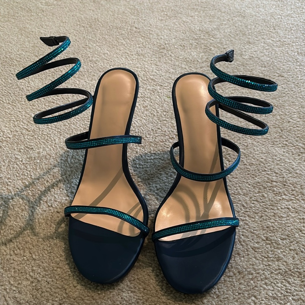 Beautiful wrap around heels in size 40